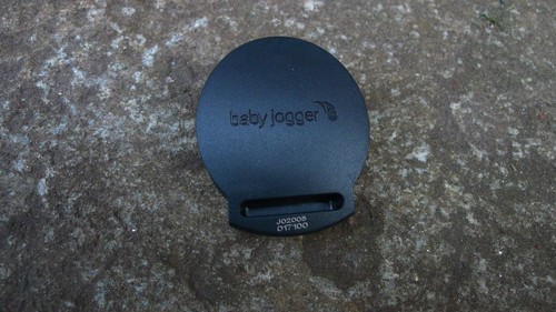 Middle seat harness clip